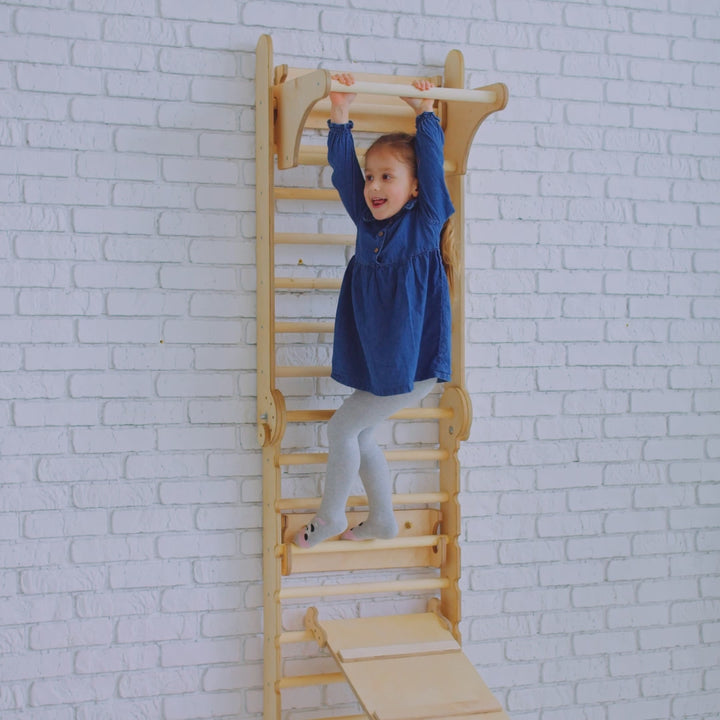 جدار خشبي سويدي 4 في 1/ سلم تسلق للأطفال + طقم أرجوحة + زحليقة + قطع فنية إضافية 
